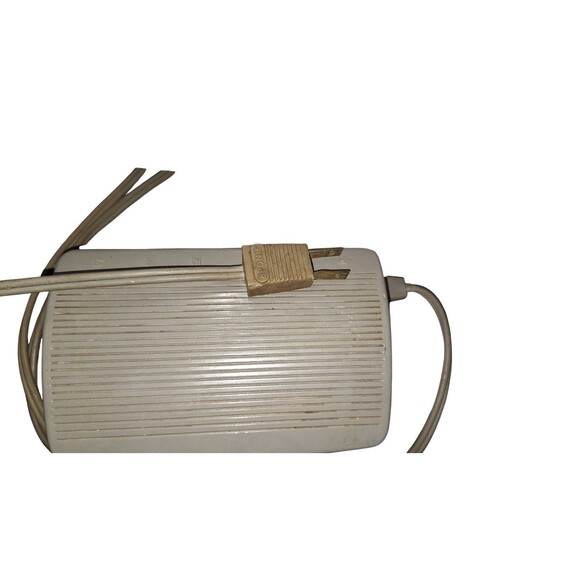 AS-IS Singer Special Zig Zag Model 626 Sewing Machine w/ Foot Pedal & Case VTG - Picture 13 of 16